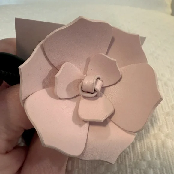 Kate Spade Flower Keyfob - Picture 6 of 12